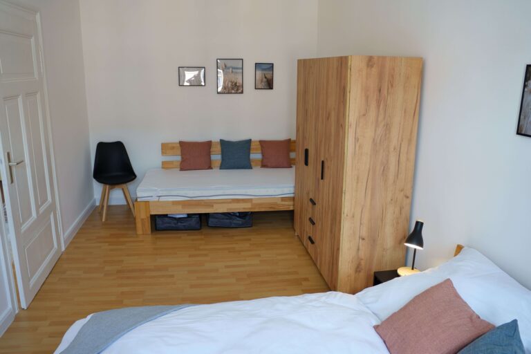 Schlafzimmer Schrank Einzelbett